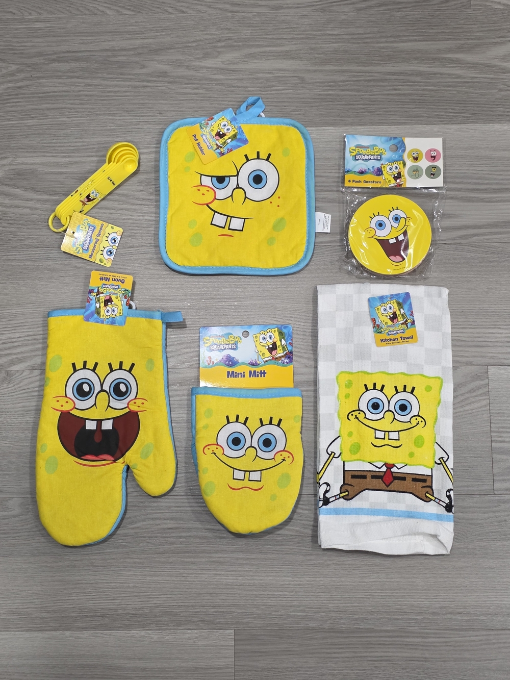 SpongeBob SquarePants Yellow Kitchen Set - Oven Mitt, Pot Holder & Towel